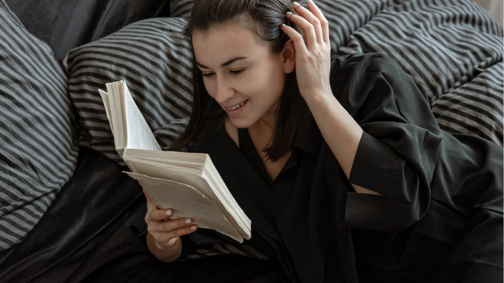 El hábito de leer antes de dormir